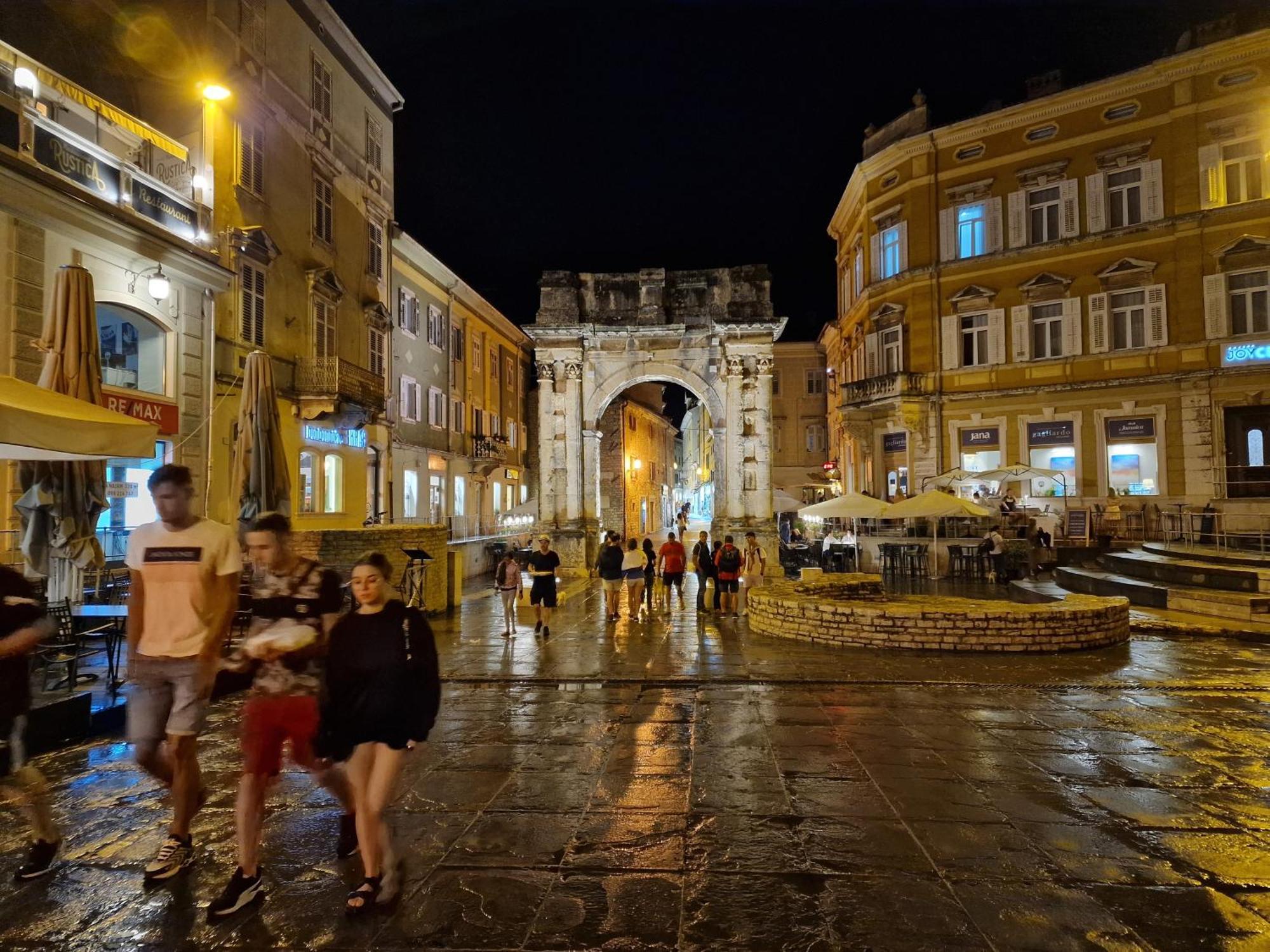 Paradise Пула Екстер'єр фото